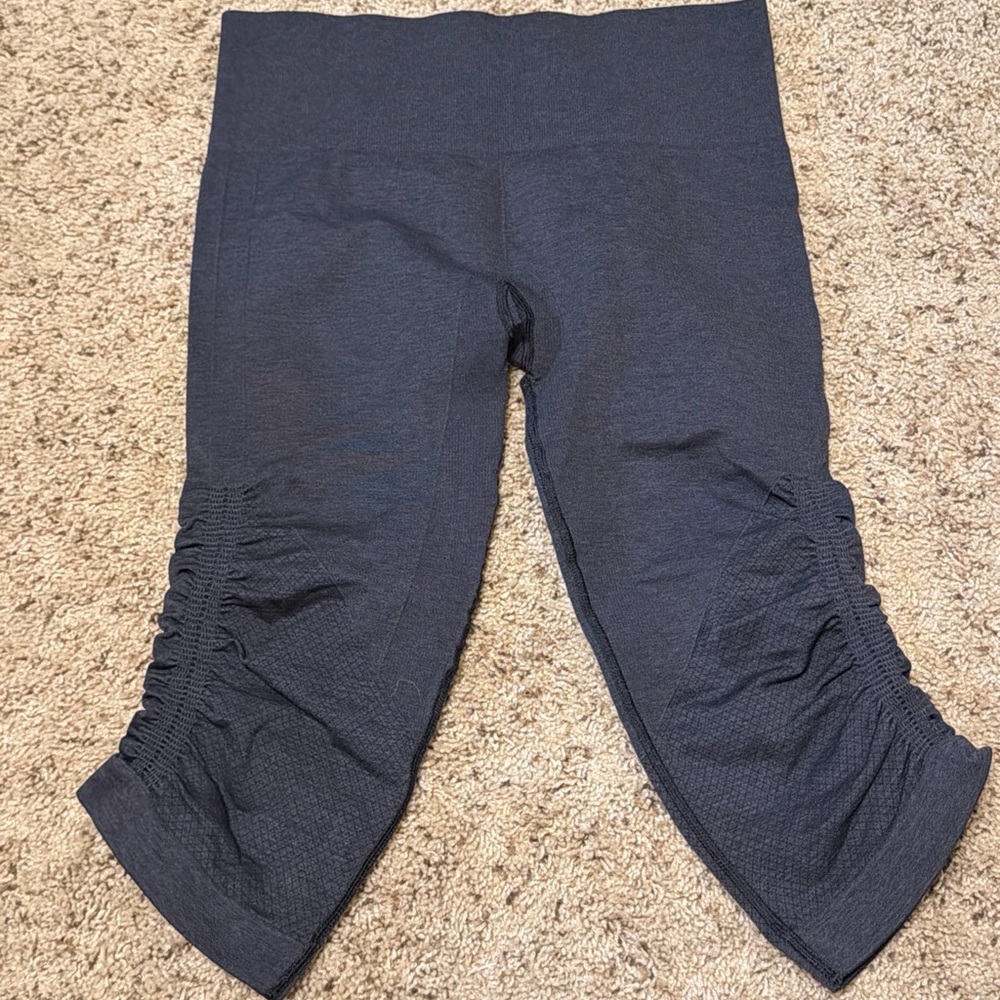 Lululemon Scrunched Ruched Leggings Women’s Size 8 Black Capri Crop